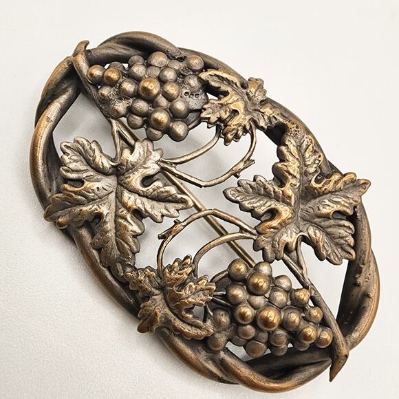 Antique Victorian Grapevine Brooch Brass Repoussé C Clasp Grape Leaf Pin c. 1900 - Picture 6 of 8
